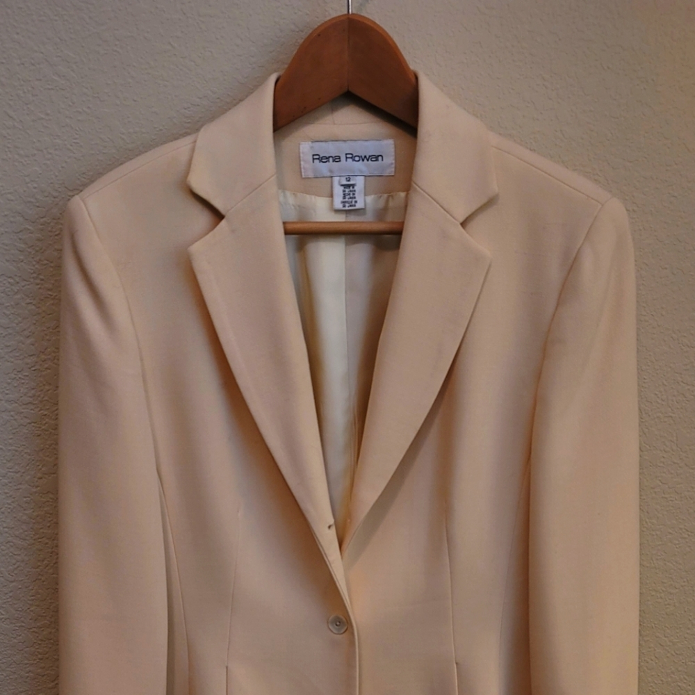 Light weight wool blazer
